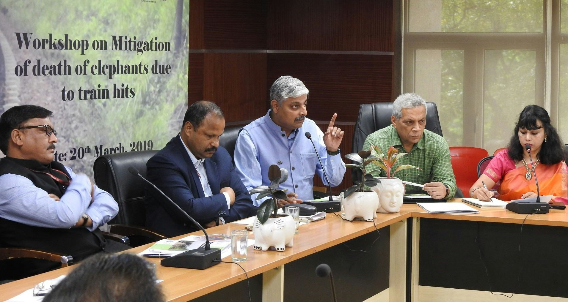 Whitley_Award_winner_Vivek_Menon_Workshop_with_MOEFCC_on_mitigation_of_train_hits_of_elephants_CREDIT_WTI