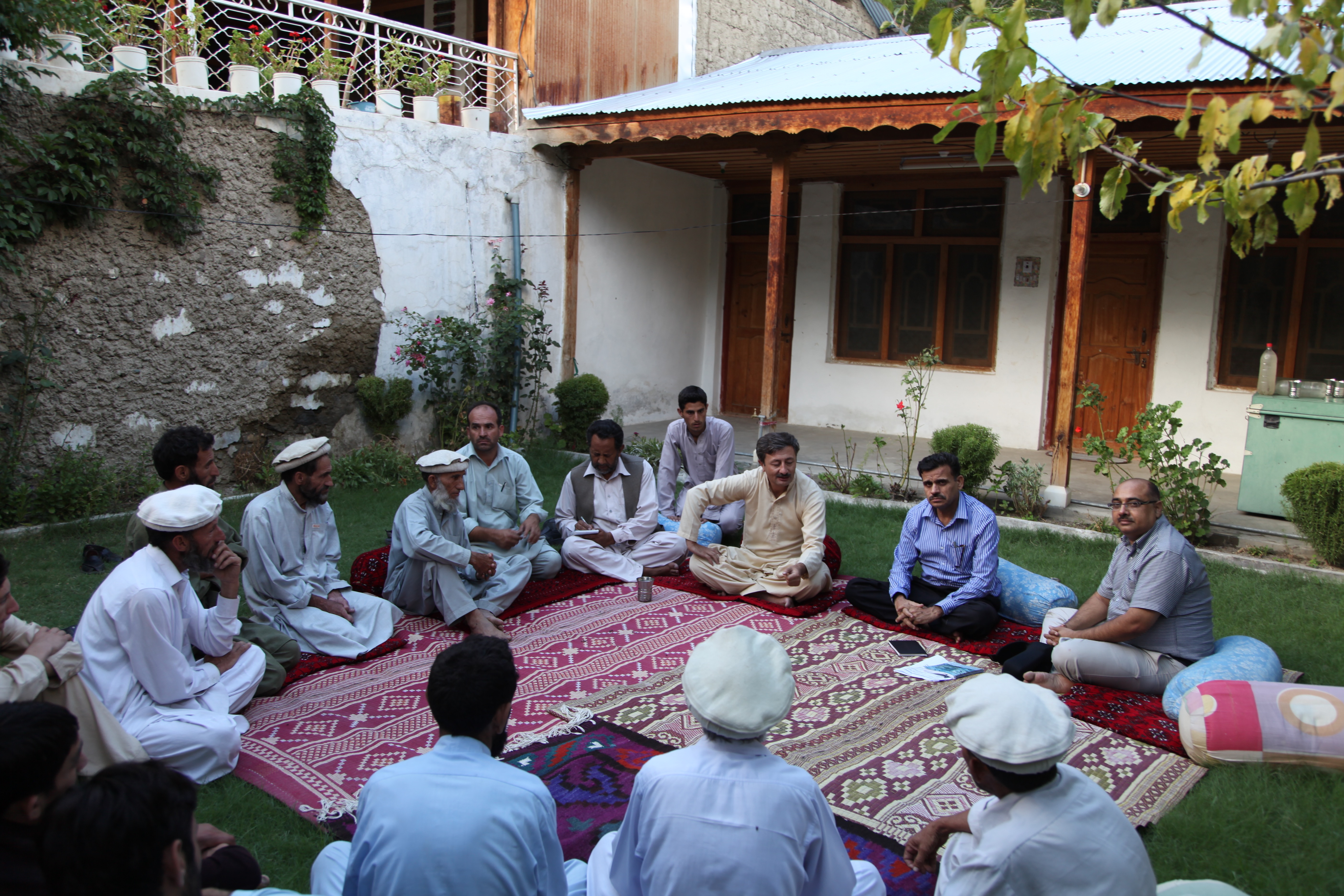 USE 5 Discussing snow leopard conservation issues with local community in Chitral