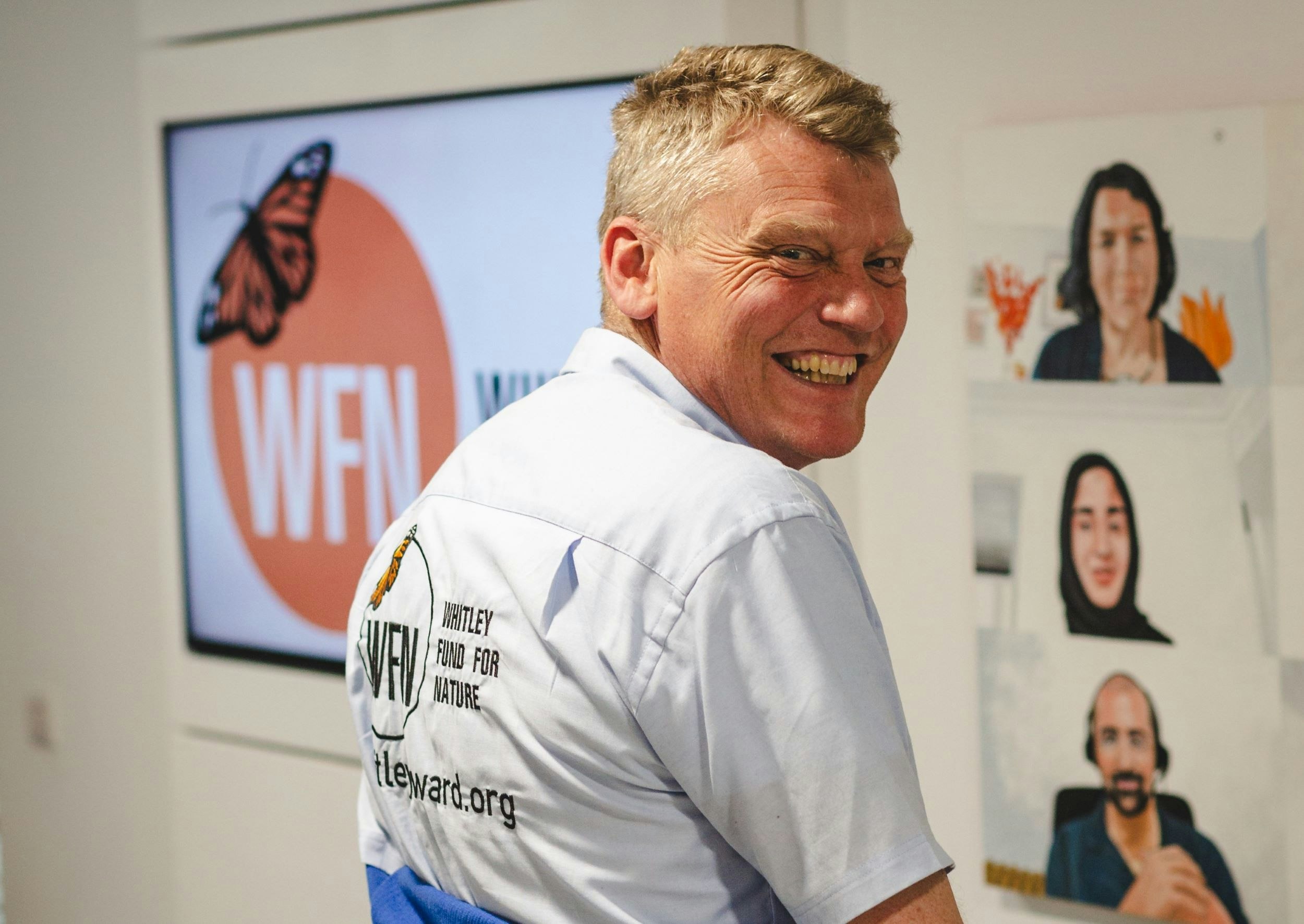 Compère Tom Heap shows his support for the charity by wearing his WFN Ambassador shirt.